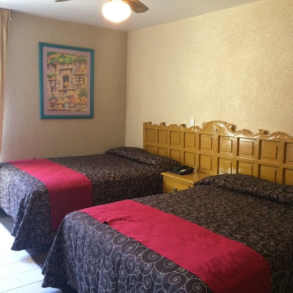 Hotel Colon Express Guadalajara Buitenkant foto