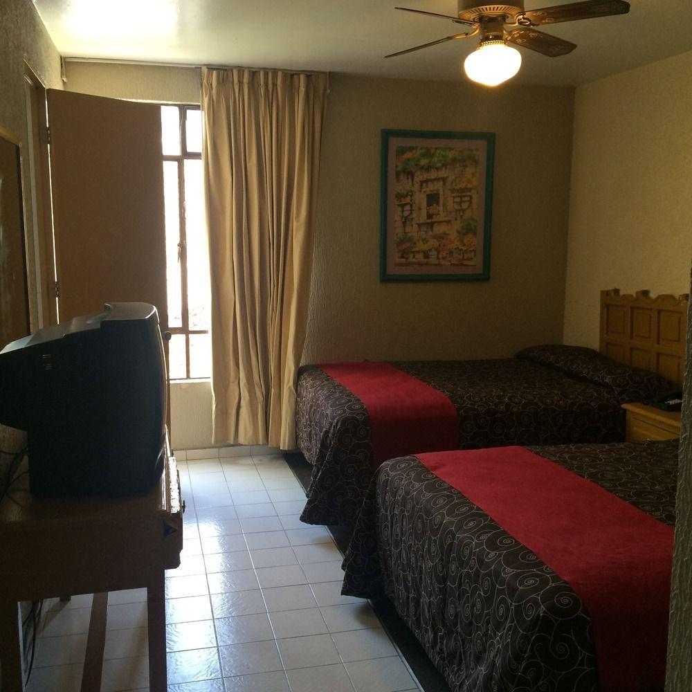 Hotel Colon Express Guadalajara Buitenkant foto