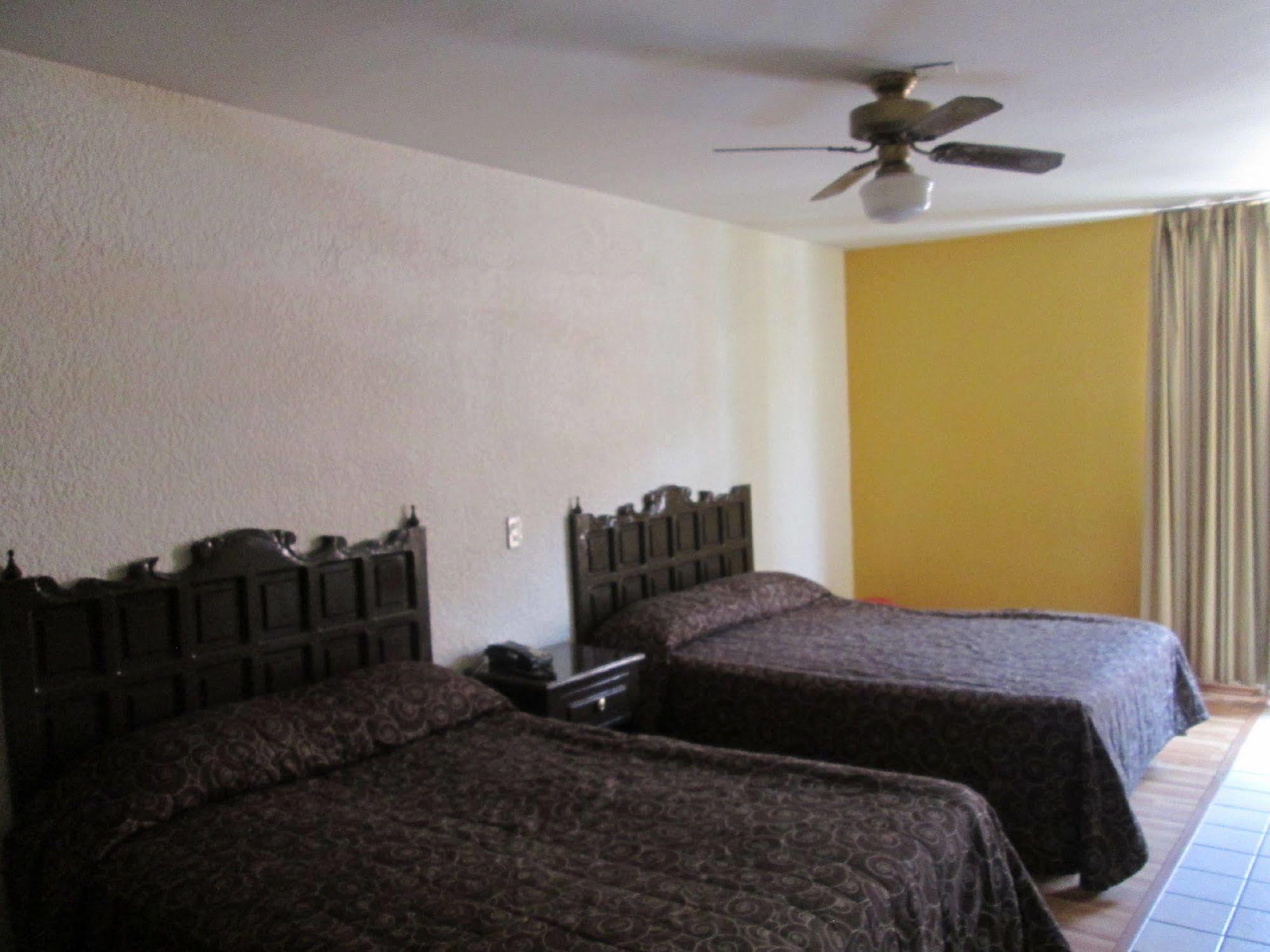 Hotel Colon Express Guadalajara Buitenkant foto